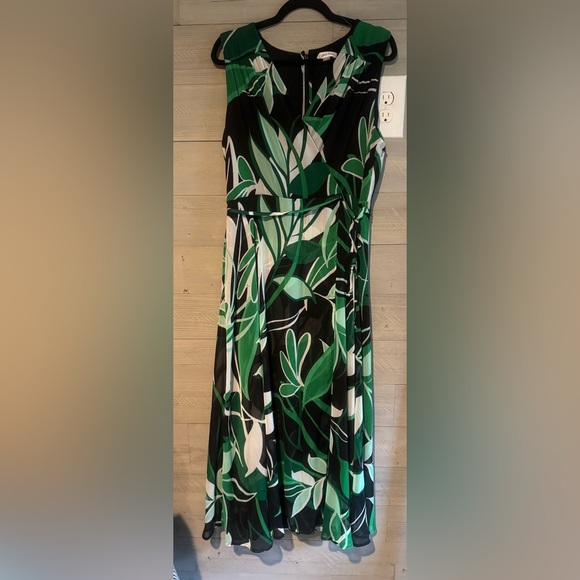 Calvin Klein Green and Black Leaf Print Midi Dress - Picture 2 of 12